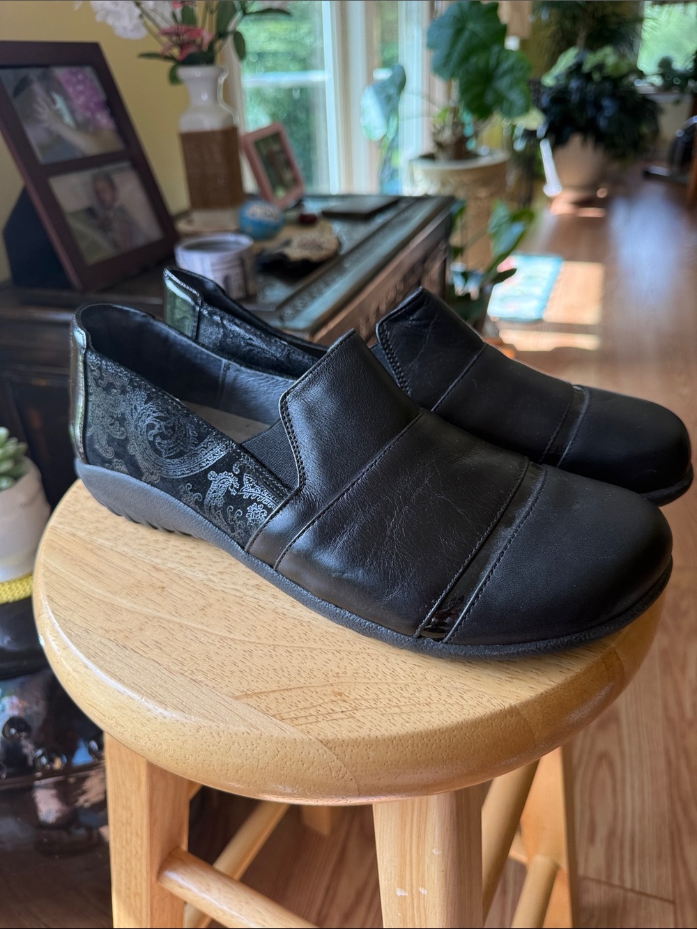 Naot Black Leather Comfort Slip-On Shoes Women’s EU 41 US 10